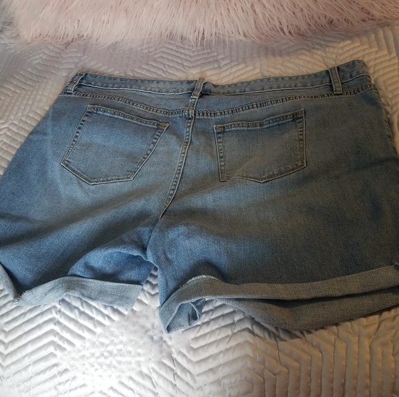 cuffed denim shorts - plus size - Picture 3 of 3